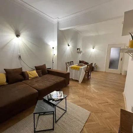 Apartment Lovely And Super Central Two-bedroom