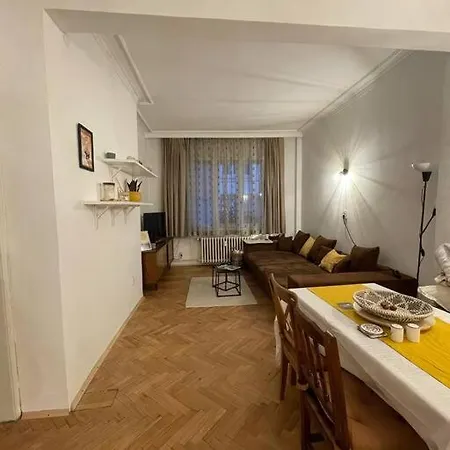 Lovely And Super Central Two-bedroom Apartment *
