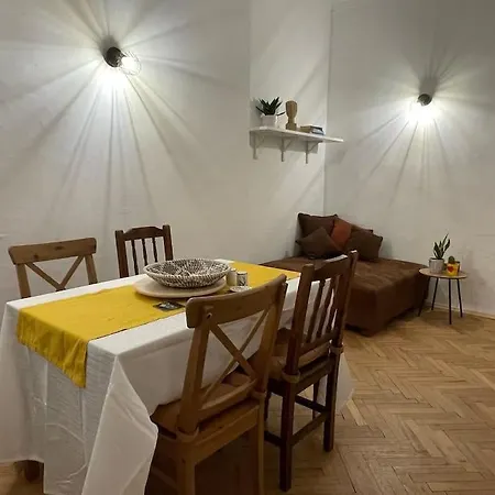 Lovely And Super Central Two-bedroom *
